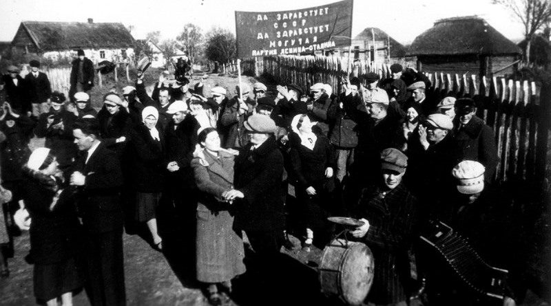 1939 г, Молодечно. Народное гуляние в г. Молодечно по случаю воссоединения Западной Белоруссии  с БССР Фото Белорусский государственный музей истории Великой Отечественной войны